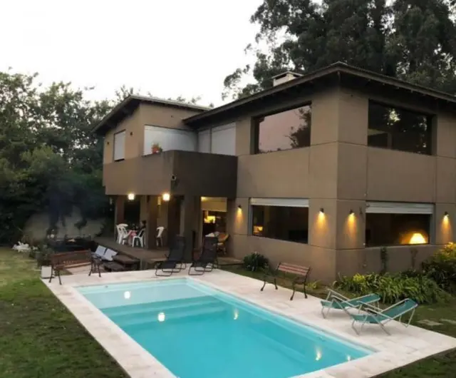 Casa de 6 ambientes en alquiler en Bosque Peralta Ramos