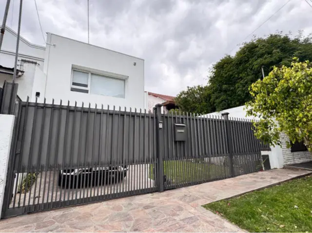 Casa de 4 ambientes en venta en Parque Luro