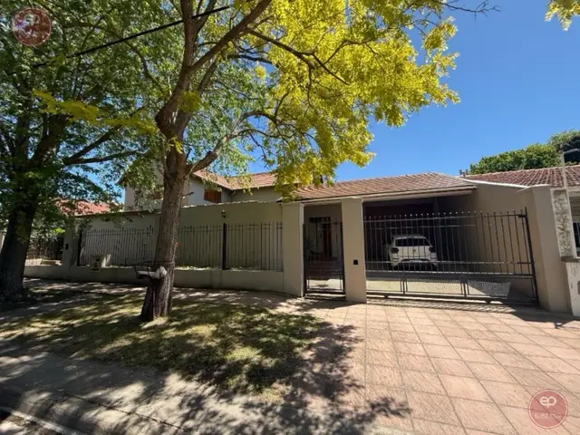 Casa de 8 ambientes en alquiler en PUNTA MOGOTES