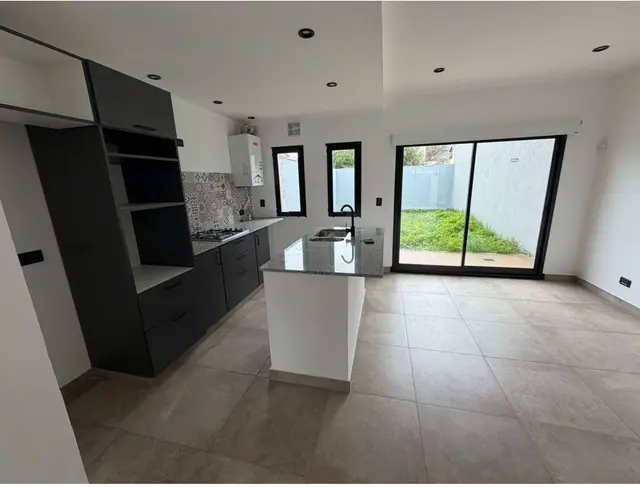 Casa de 3 ambientes en venta en Punta Mogotes