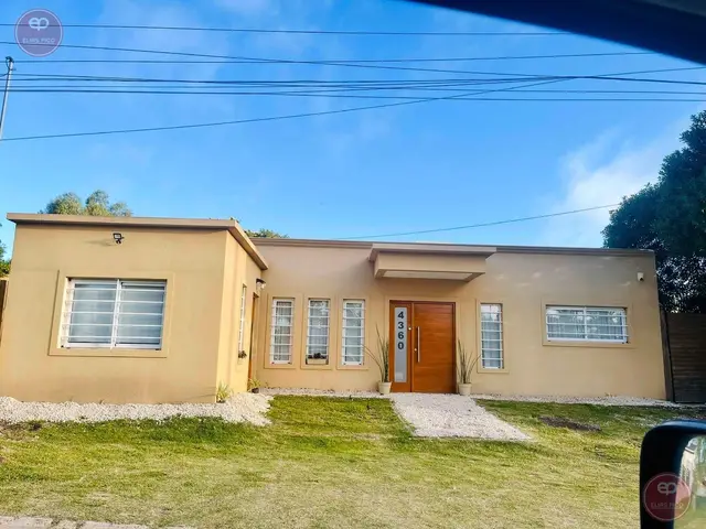 Departamento de 4 ambientes en venta en Playa Grande