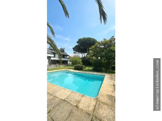 Casa de 4 ambientes en venta en DIVINO ROSTRO