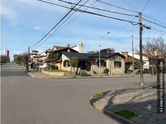 Local de 4 ambientes en venta en CERRITO SUR