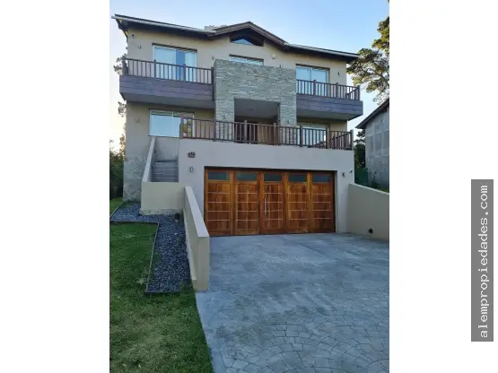 Casa de 4 ambientes en venta en PLAYA GRANDE
