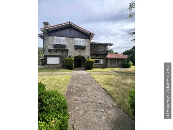 Casa de 5 ambientes en venta en PLAYA GRANDE