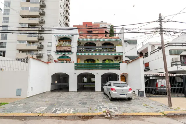 Departamento de 4 ambientes en venta en Área Centro