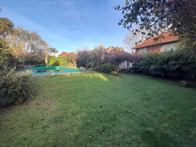 Casa de 8 ambientes en venta en PINOS DE ANCHORENA
