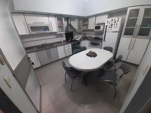 Casa de 5 ambientes en venta en LA PERLA