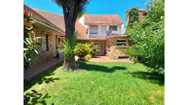 Casa de 6 ambientes en venta en PRIMERA JUNTA