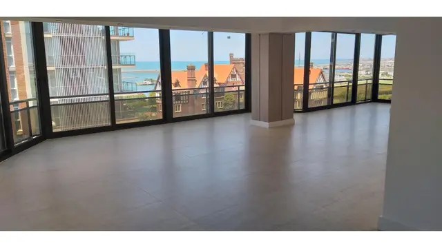 Departamento de 4 ambientes en venta en PLAYA GRANDE