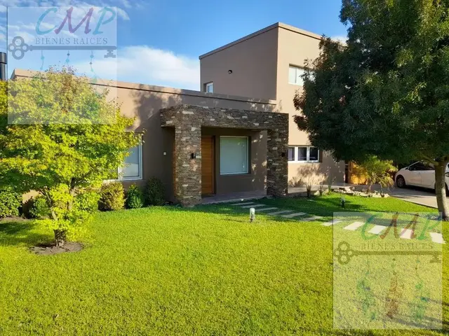 Casa de 5 ambientes en venta en PLAZA PERALTA RAMOS
