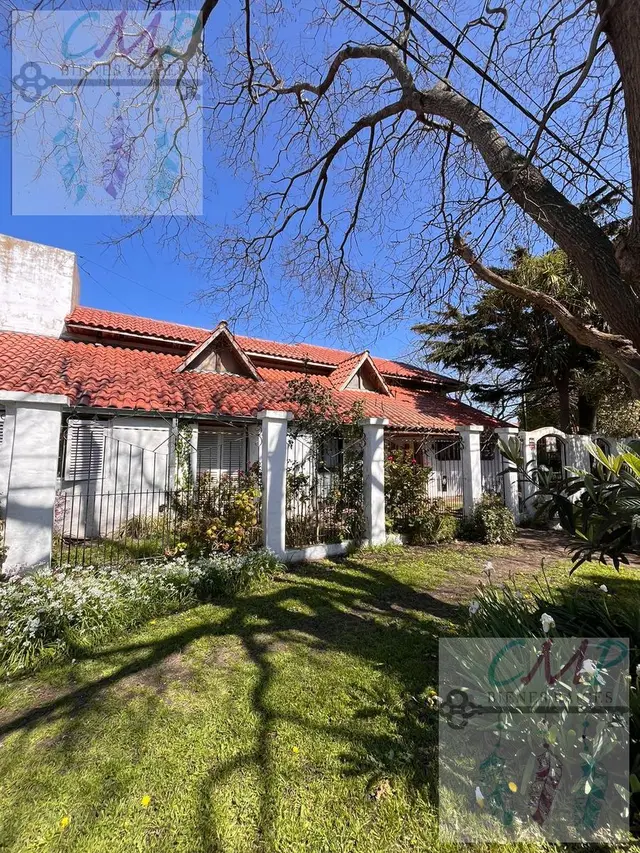 Casa de 3 ambientes en venta en PARQUE LURO