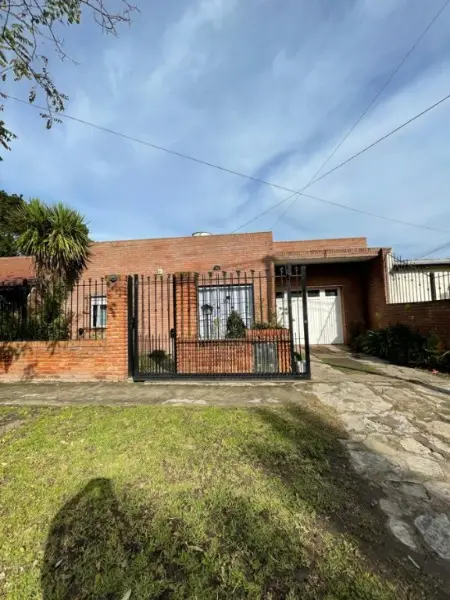 Casa de 3 ambientes en venta en LOS PINARES