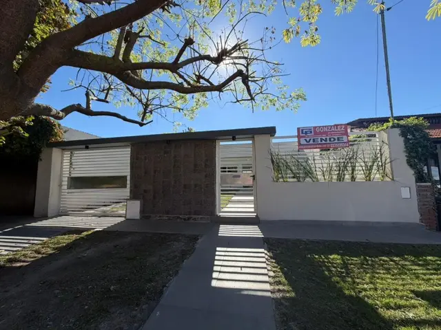 Casa de 3 ambientes en venta en PARQUE LURO