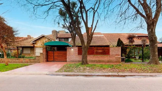 Casa de 4 ambientes en venta en PARQUE LURO