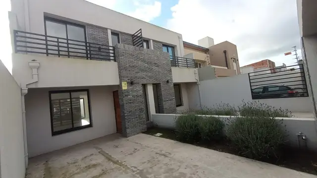 Casa de 3 ambientes en venta en LOS PINARES