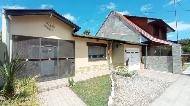 Casa de 3 ambientes en venta en PARQUE LURO
