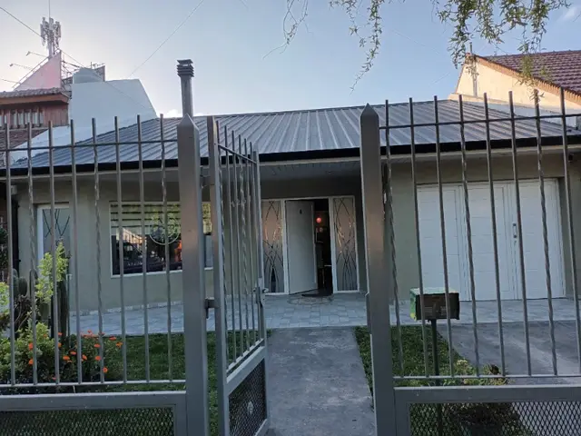 Casa de 1 ambiente en venta en AEROPARQUE