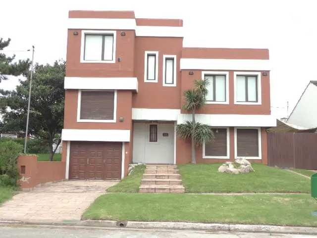 Casa de 4 ambientes en venta en PUNTA MOGOTES