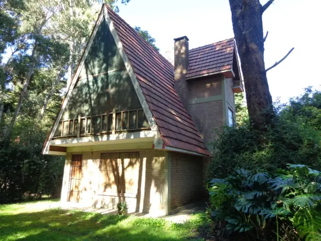 Casa de 4 ambientes en venta en BOSQUE PERALTA RAMOS
