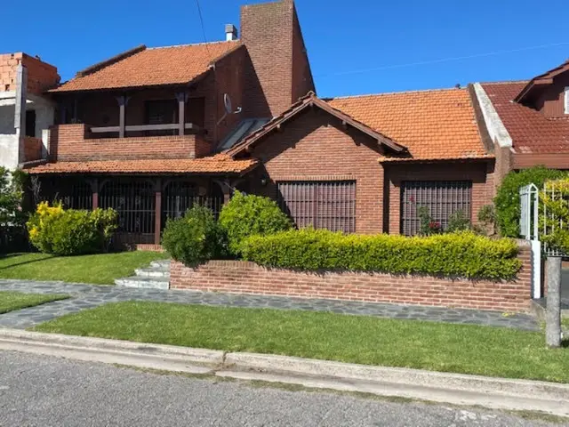 Casa de 4 ambientes en venta en PUNTA MOGOTES