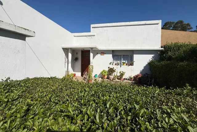 Casa de 3 ambientes en venta en Los Pinos
