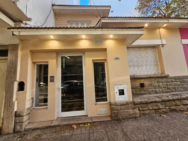 Casa de 4 ambientes en venta en JURAMENTO