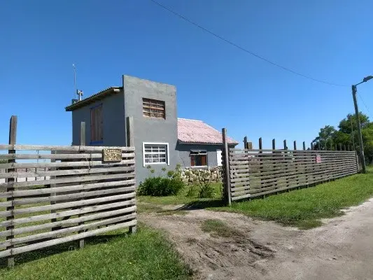 Casa de 4 ambientes en venta en Camet
