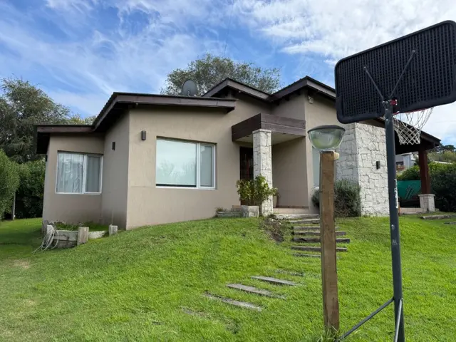 Casa de 3 ambientes en venta en LAS CANTERAS