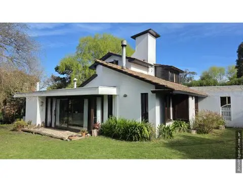 Casa de 4 ambientes en venta en LOS ACANTILADOS