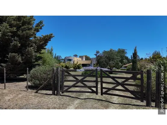 Terreno de 6 ambientes en venta en Los Acantilados
