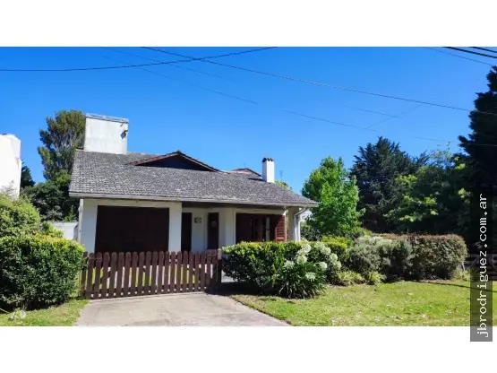 Casa de 3 ambientes en venta en LOS ACANTILADOS