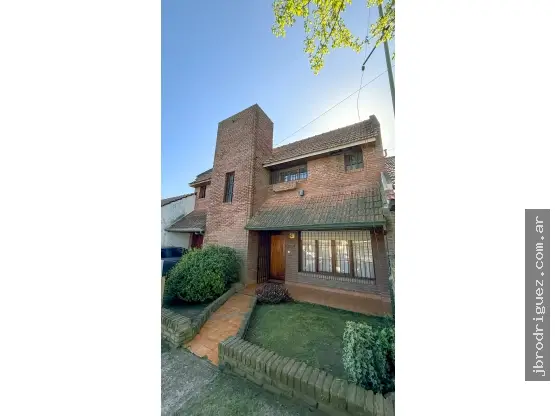 Casa de 4 ambientes en venta en PRIMERA JUNTA