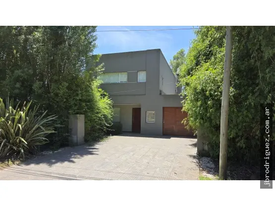 Casa de 3 ambientes en venta en LOS ACANTILADOS