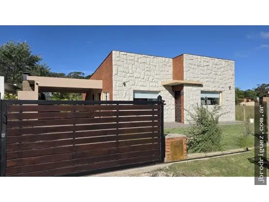 Casa de 2 ambientes en venta en LOS ACANTILADOS