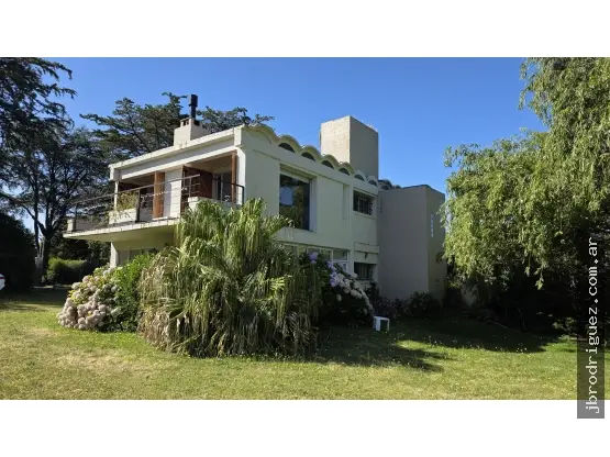 Casa de 3 ambientes en venta en Los Acantilados