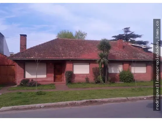 Casa de 3 ambientes en venta en BOSQUE ALEGRE