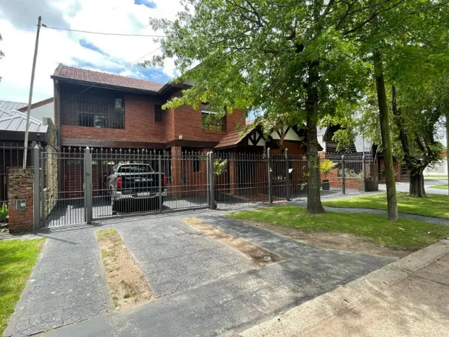 Casa de 7 ambientes en venta en PARQUE LURO