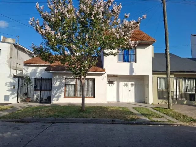 Casa de 2 ambientes en venta en PARQUE LURO