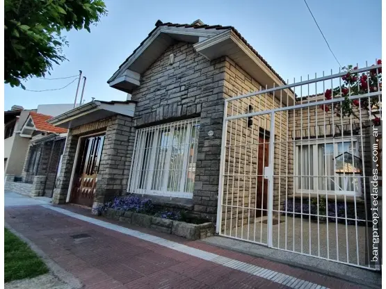 Casa de 4 ambientes en venta en PRIMERA JUNTA