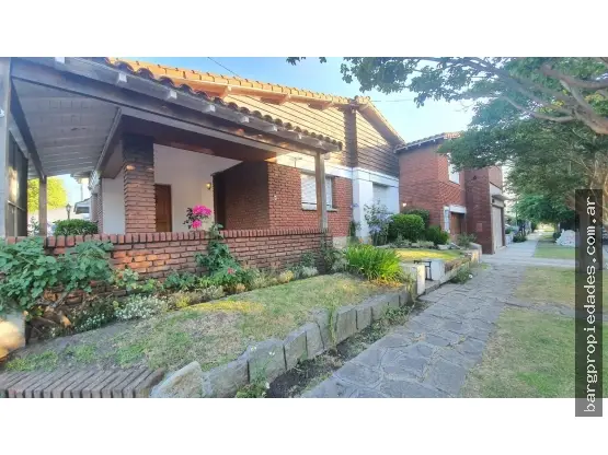 Casa de 4 ambientes en venta en PRIMERA JUNTA
