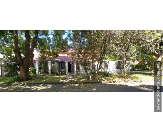 Casa de 4 ambientes en venta en PARQUE LURO