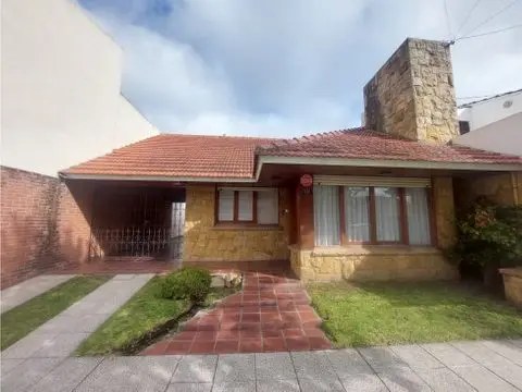 Casa de 4 ambientes en alquiler en PERALTA RAMOS OESTE
