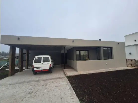 Casa de 4 ambientes en venta en NUEVO GOLF