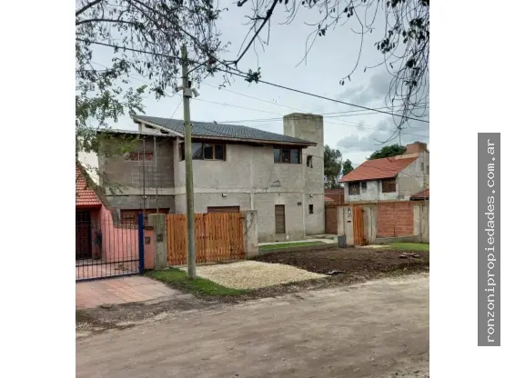 Casa de 3 ambientes en venta en JURAMENTO