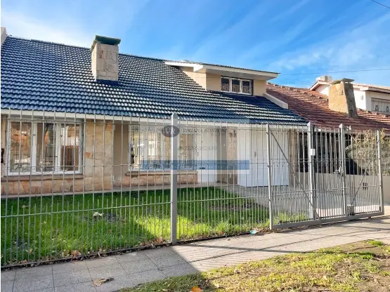 Casa de 5 ambientes en venta en PARQUE LURO