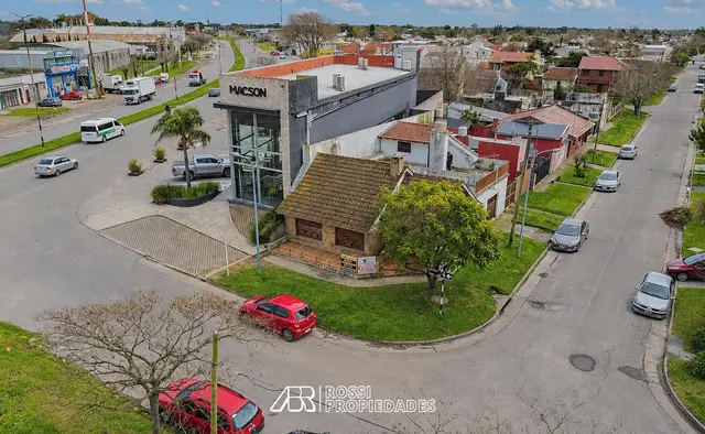 Casa de 4 ambientes en venta en LOPEZ DE GOMARA