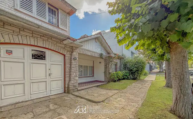 Casa de 5 ambientes en venta en LOS TRONCOS