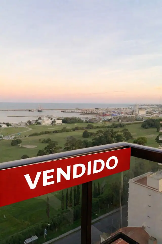 Departamento de 3 ambientes en venta en Playa Grande