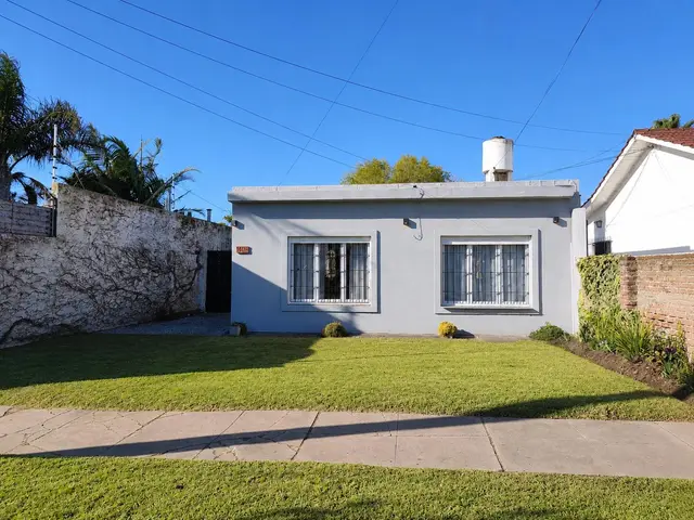 Casa de 3 ambientes en venta en Las Avenidas
